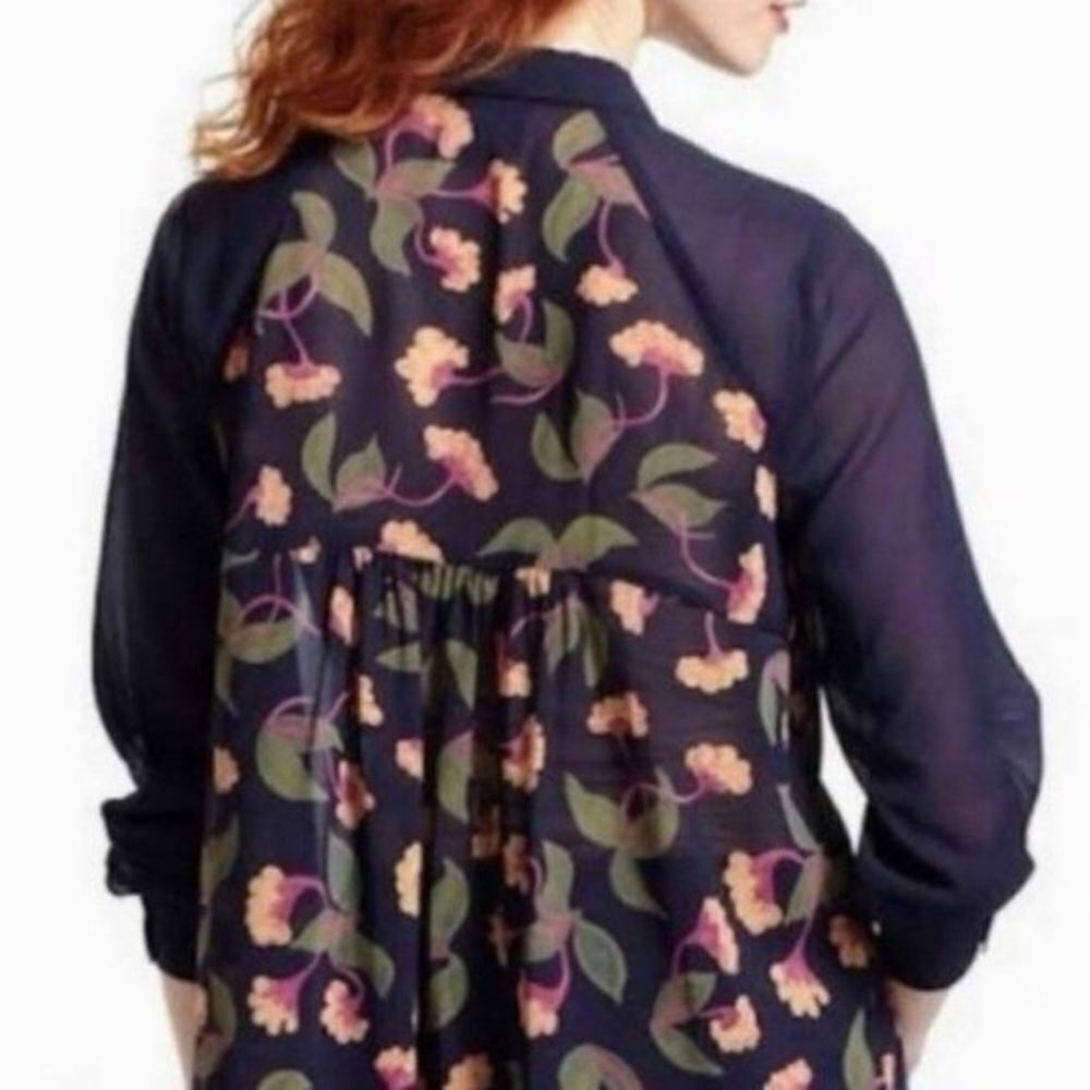 ✨Anthropologie Maeve Ira Navy Blue Pleat Front Floral Hi Low Button Sz 8 Blouse✨ - Picture 3 of 14
